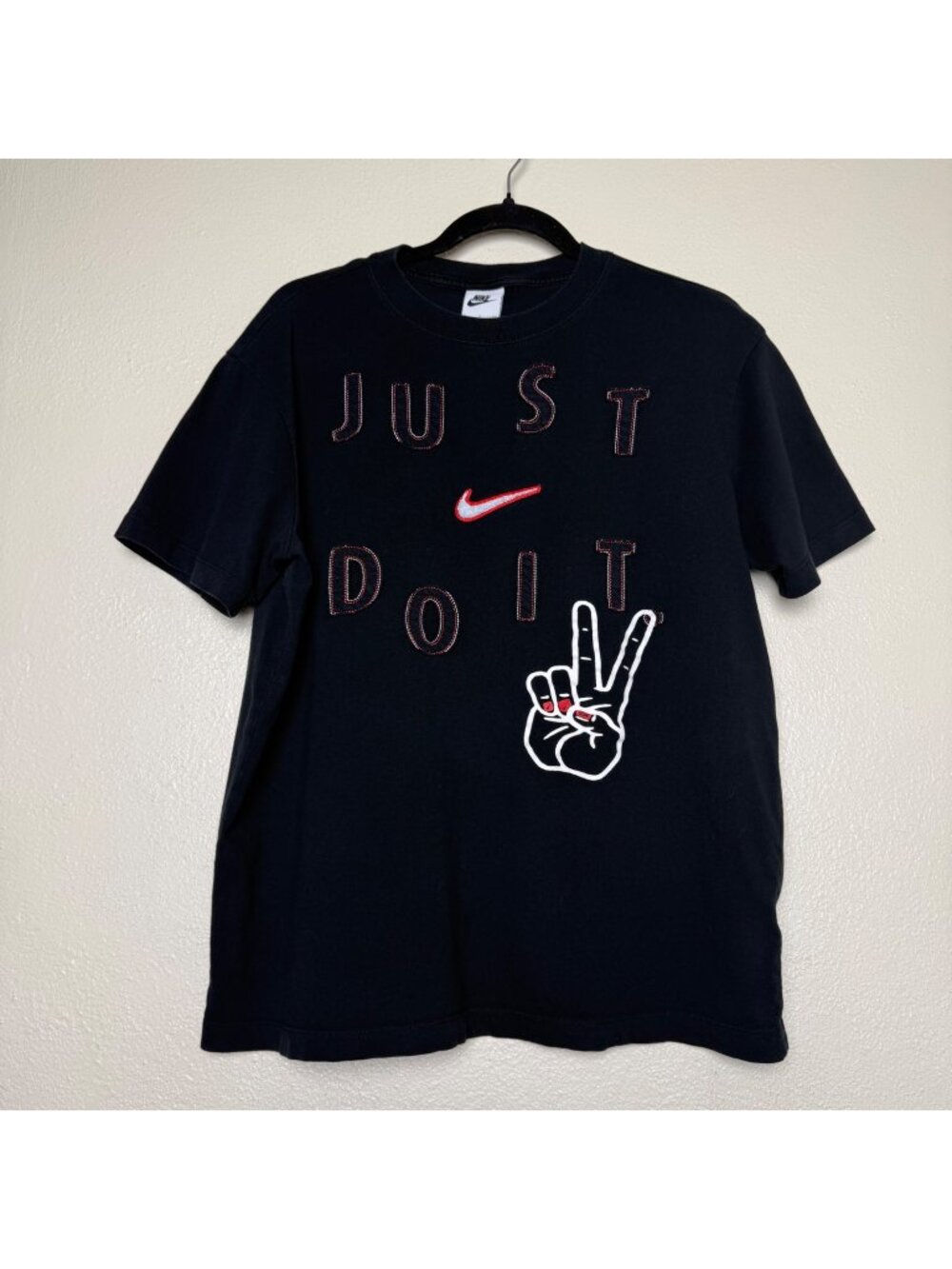 Nike Women's Boyfriend Just Do It Graphic Tee Small Black Red Peace Sign & Lips